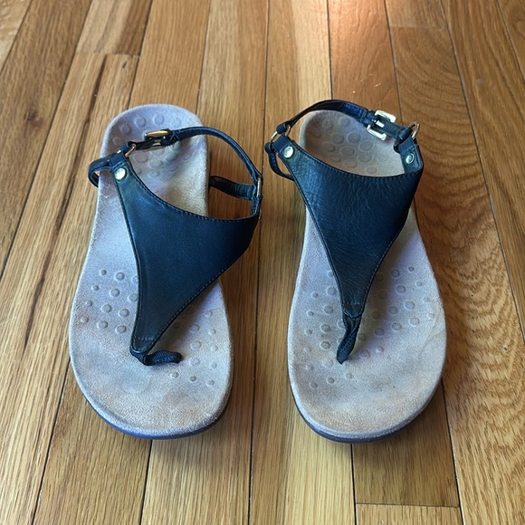 Vionic Kirra Black Leather Buckle Sandal size 8 - Picture 2 of 7
